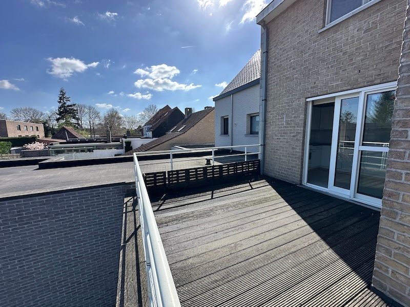 Gezellig 2-Slaapkamer appartement met terras & privé Garage foto 5