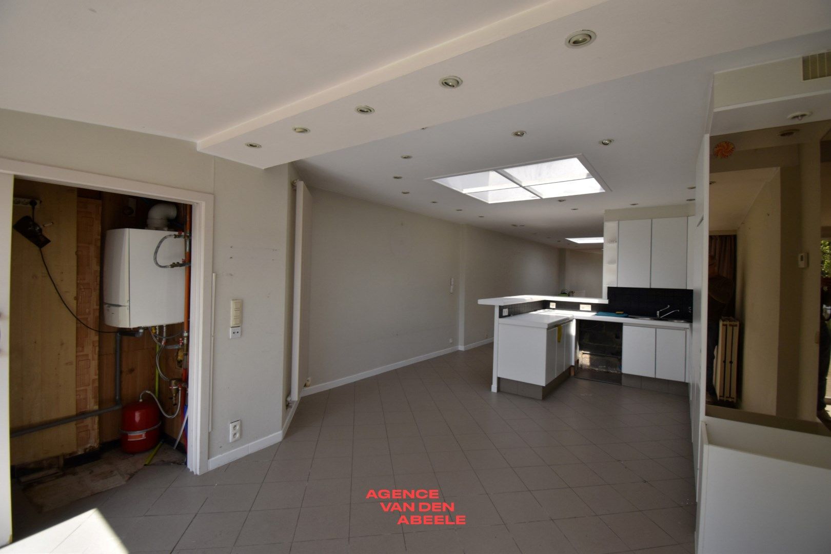 Commercieel gelegen woning met 4 slaapkamers en tuin foto 15