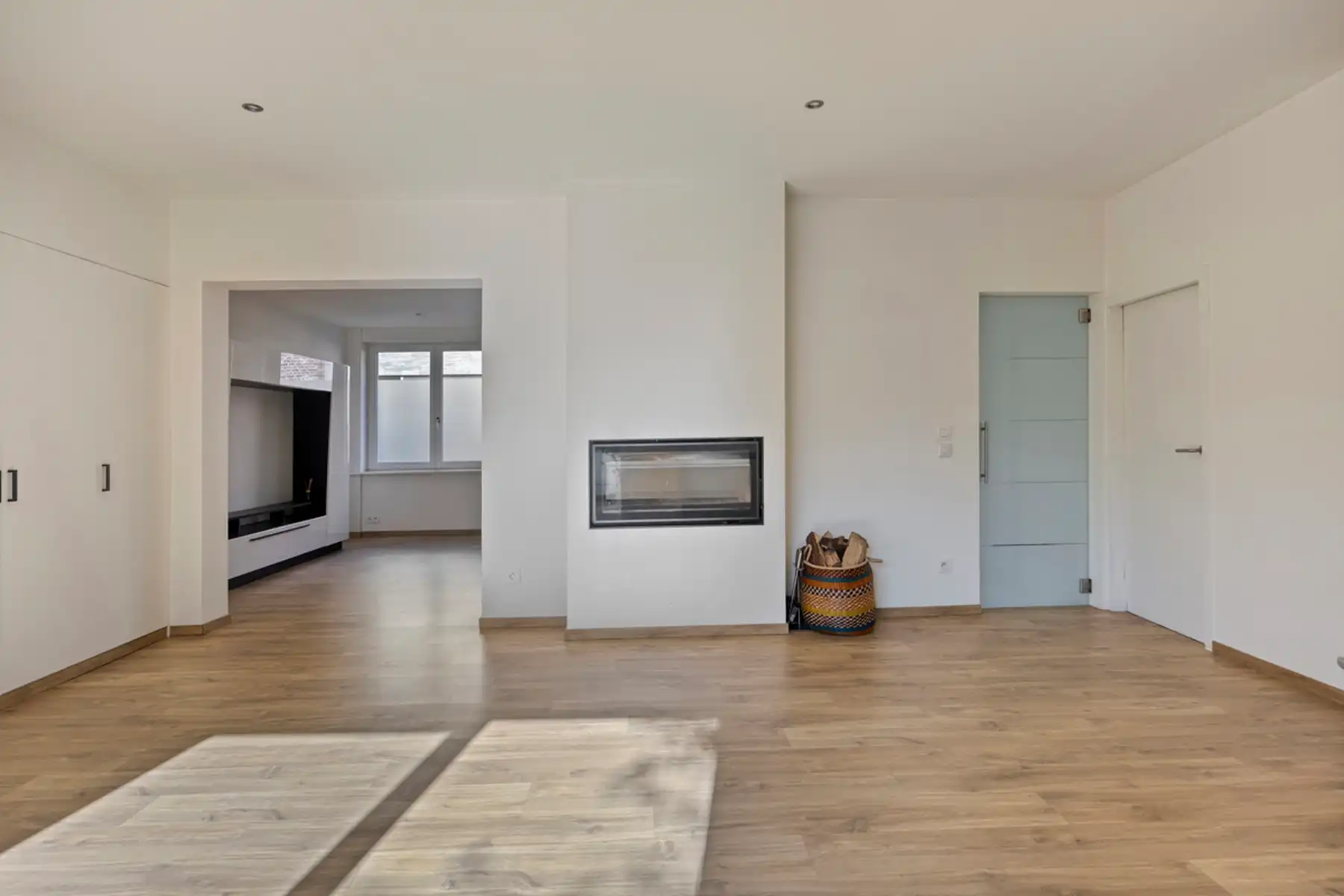 Ruime gerenoveerde centrumwoning met garage foto 8