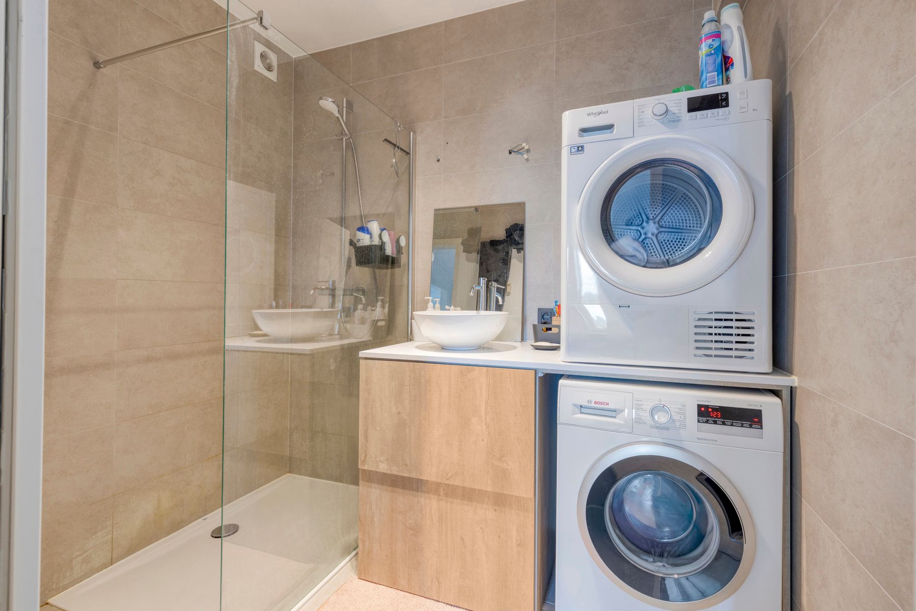 Centraal gelegen gerenoveerd appartement | Station Brugge foto 22