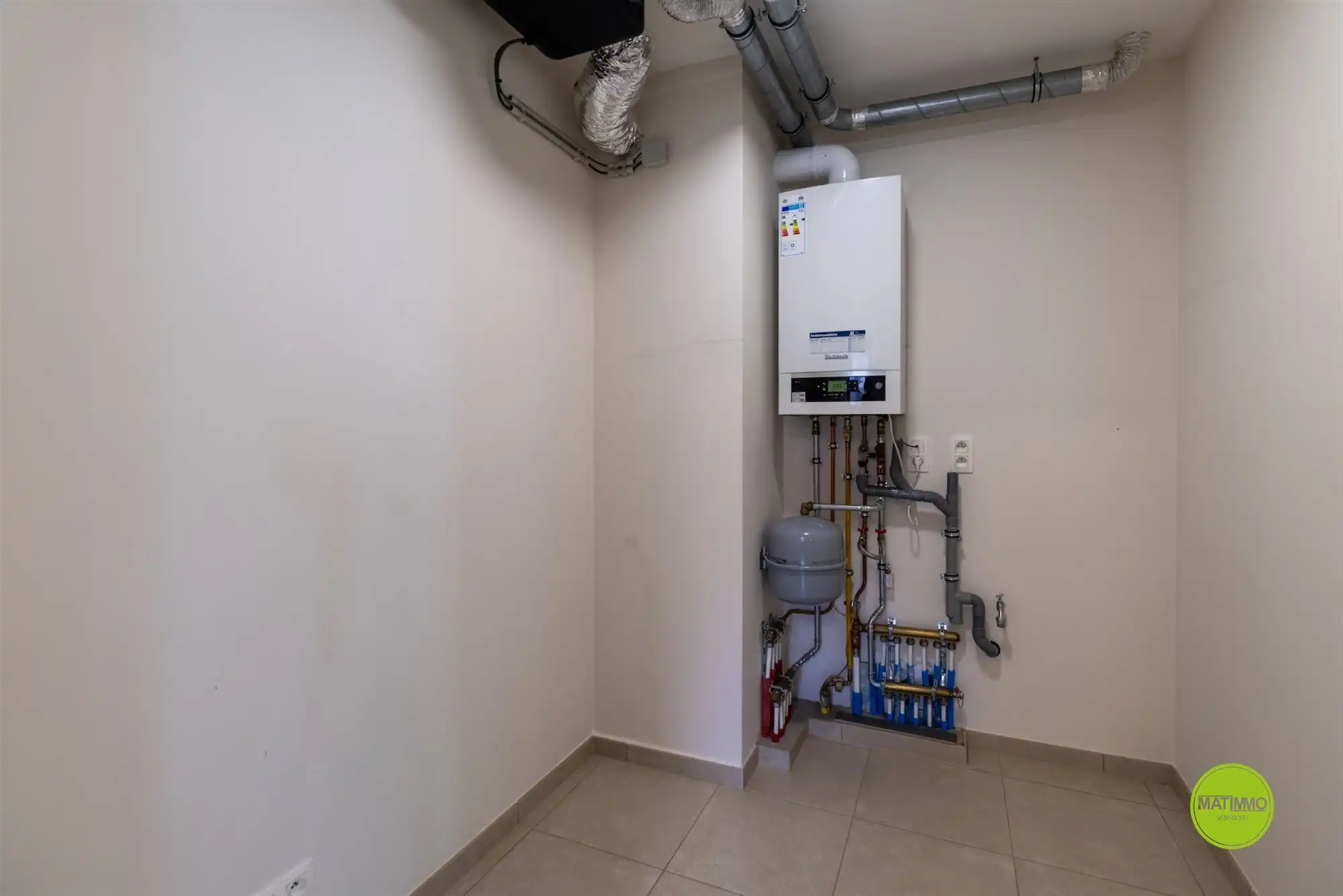 Ruim gelijkvloers appartement in hartje Veerle foto 6