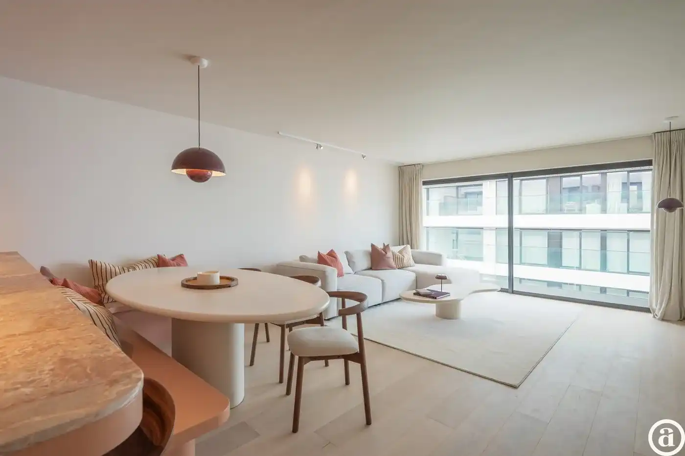 Stijlvol gerenoveerd 3-slaapkamerappartement op topligging in hartje Knokke. foto 6