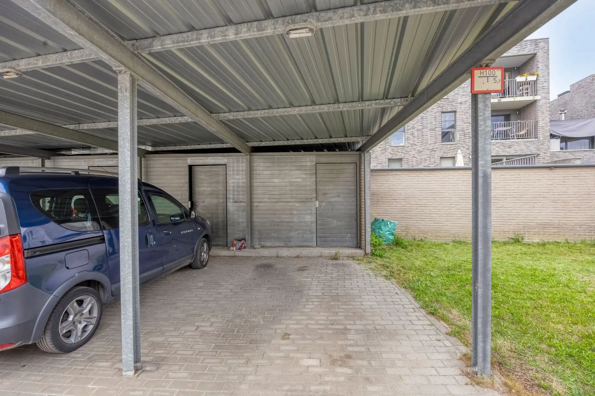 STIJLVOLLE EN INSTAPKLARE WONING MET TUIN EN CARPORT ! foto 18