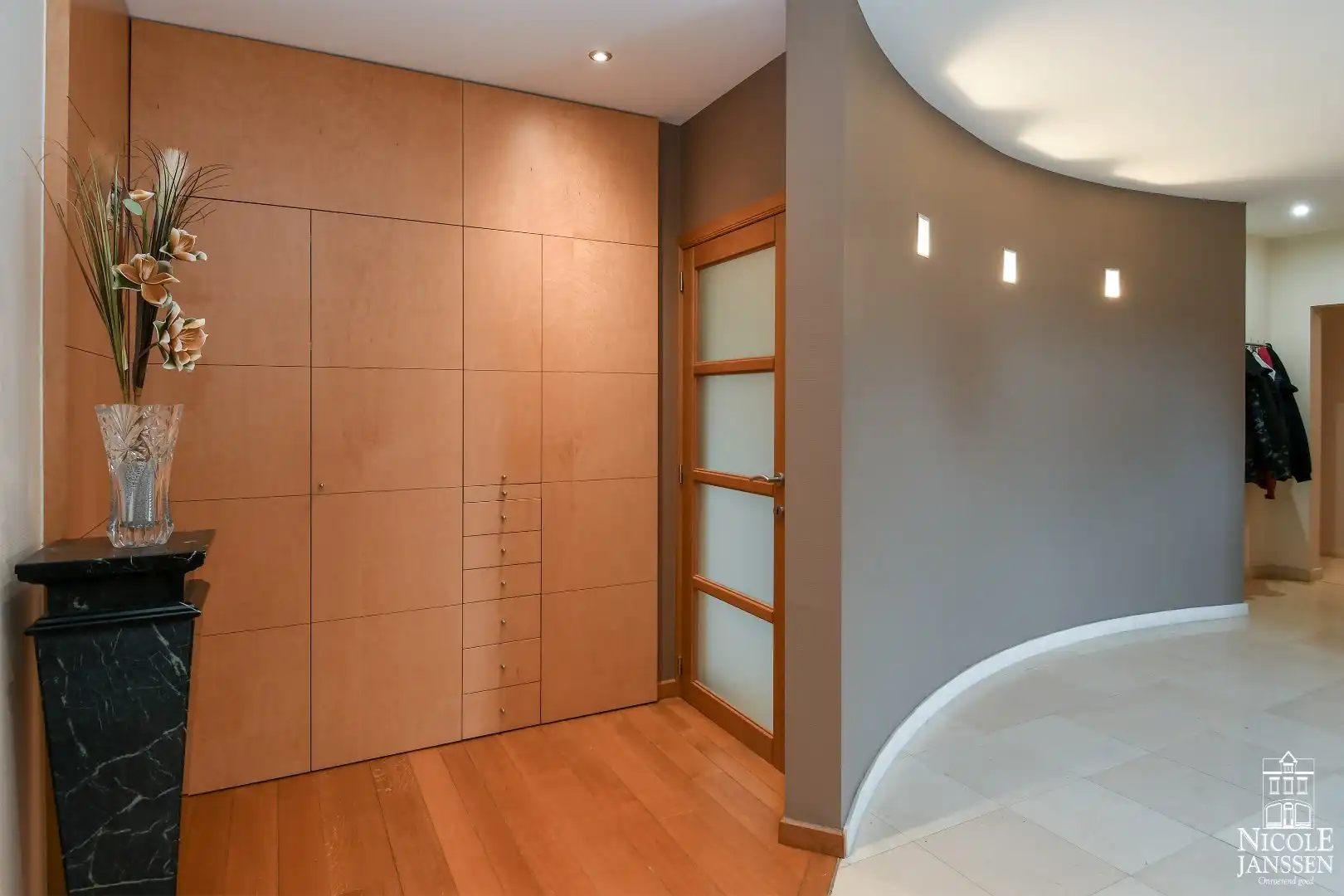 Instapklaar landhuis met tuin en interessant bijgebouw foto 4