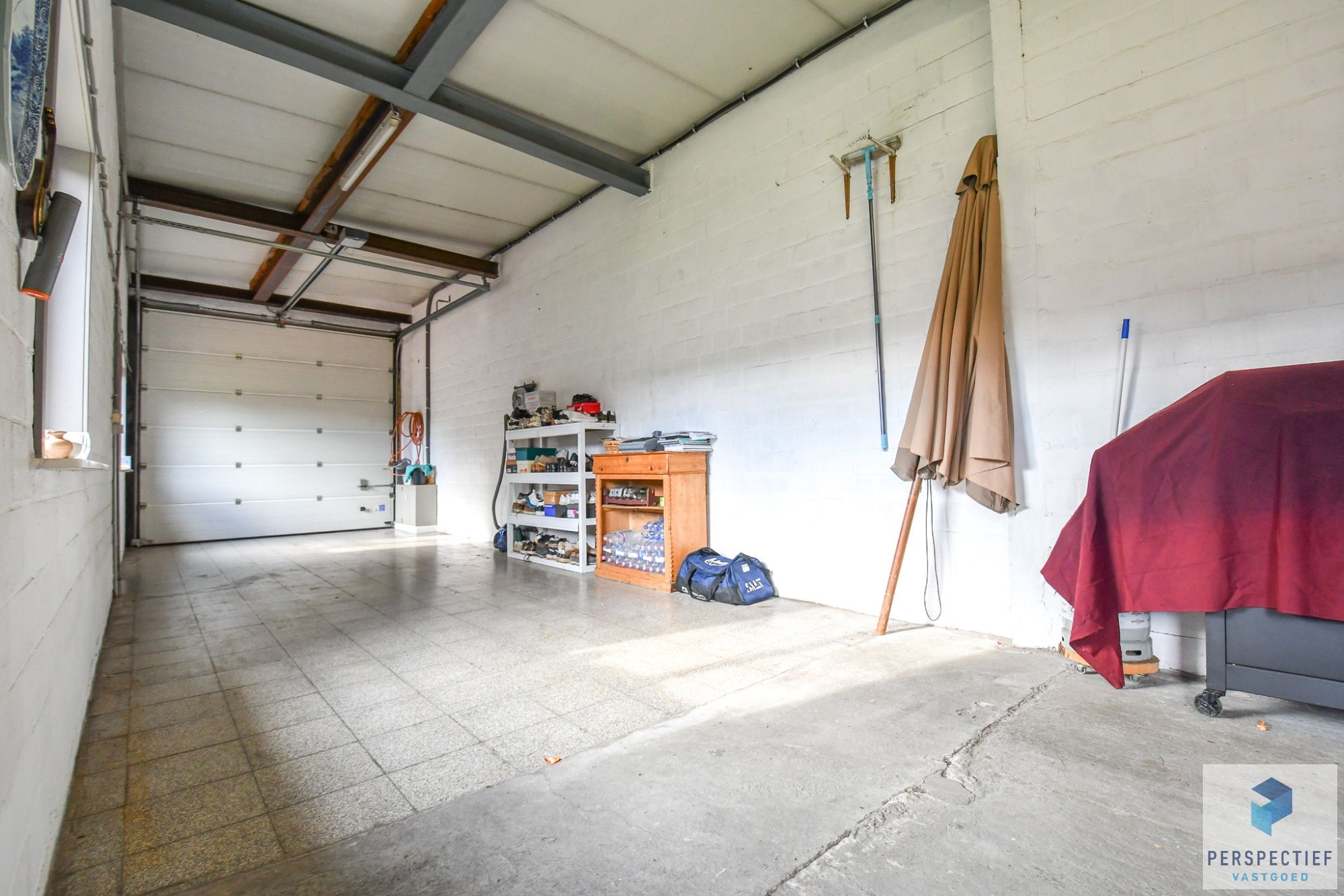 INSTAPKLARE WONING met RUIME LOODS/ OPSLAGRUIMTE/GARAGE foto 5