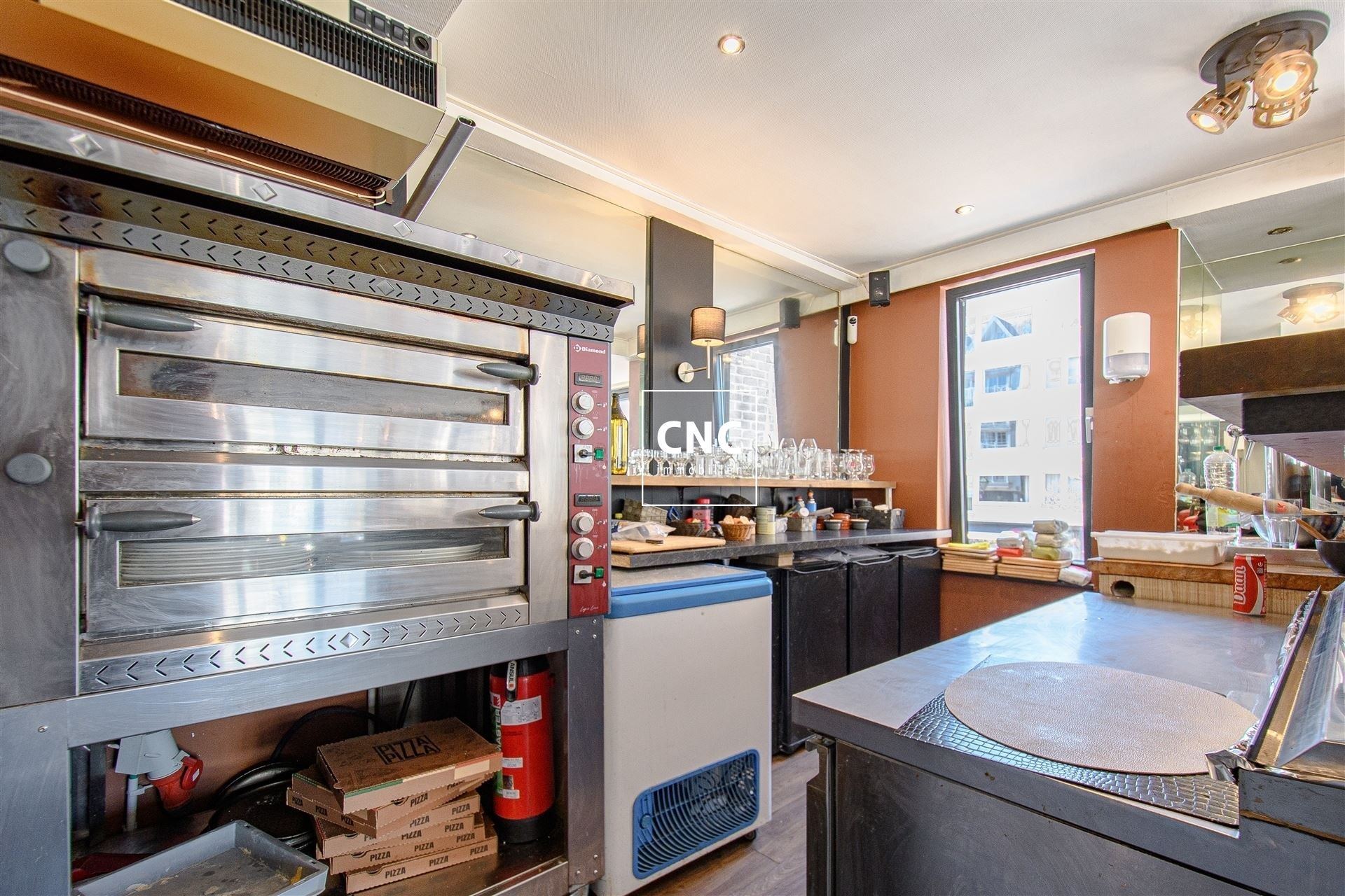 Goed draaiende horecazaak op centrale en commerciële ligging foto 11