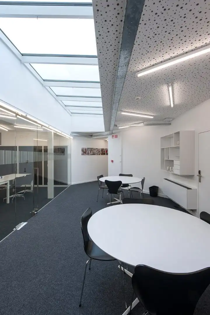 Perfect uitgerust kantoor (22 m²) met parking en alle faciliteiten inclusief, Torhout. foto 12