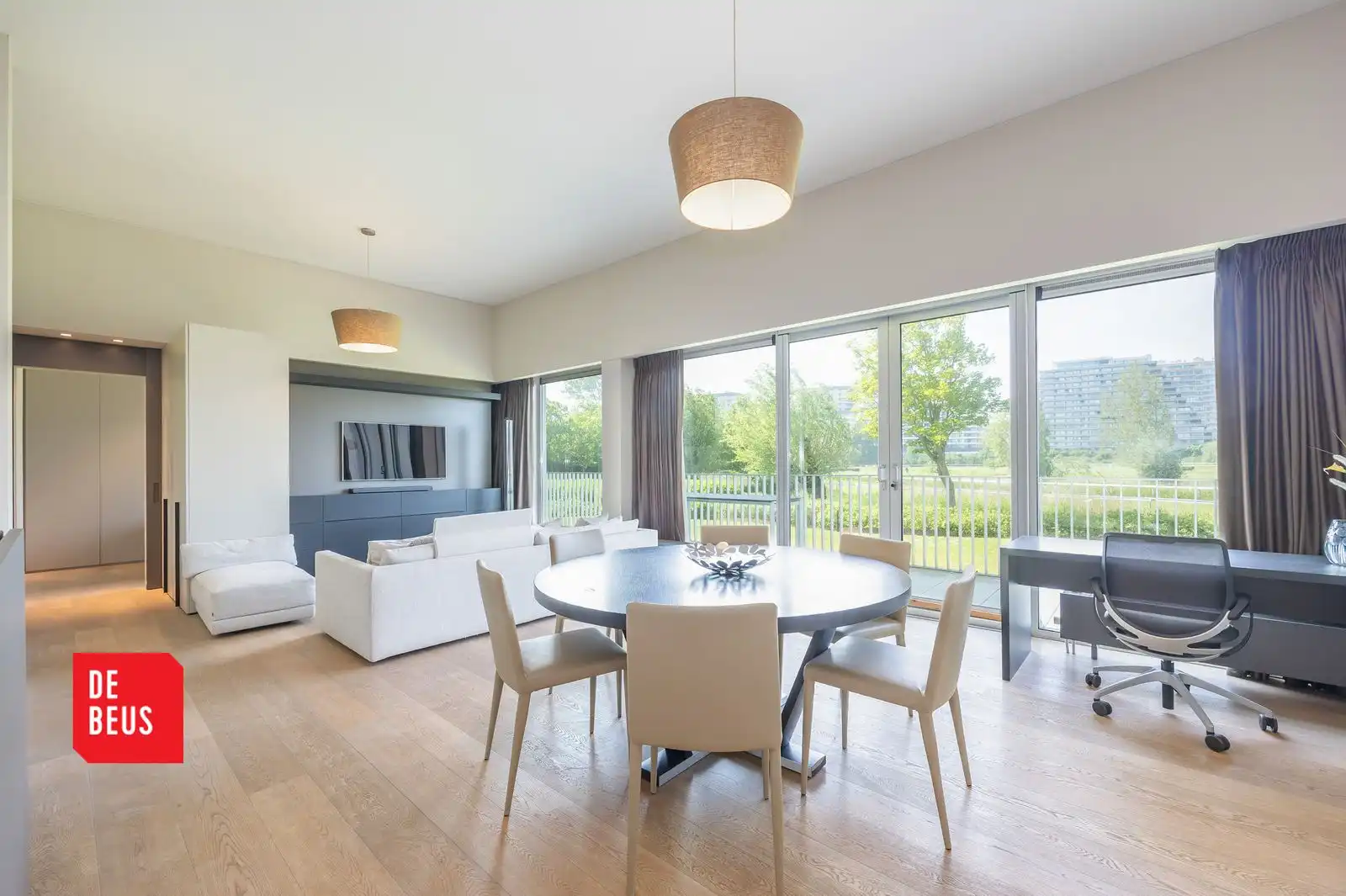 Schitterend, modern afgewerkt appartement op toplocatie aan de Wellington Golf in Oostende foto {{pictureIndex}}