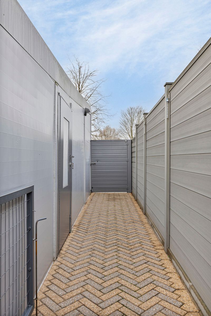Instapklare centrumwoning met garage en autostaanplaats.  foto 26