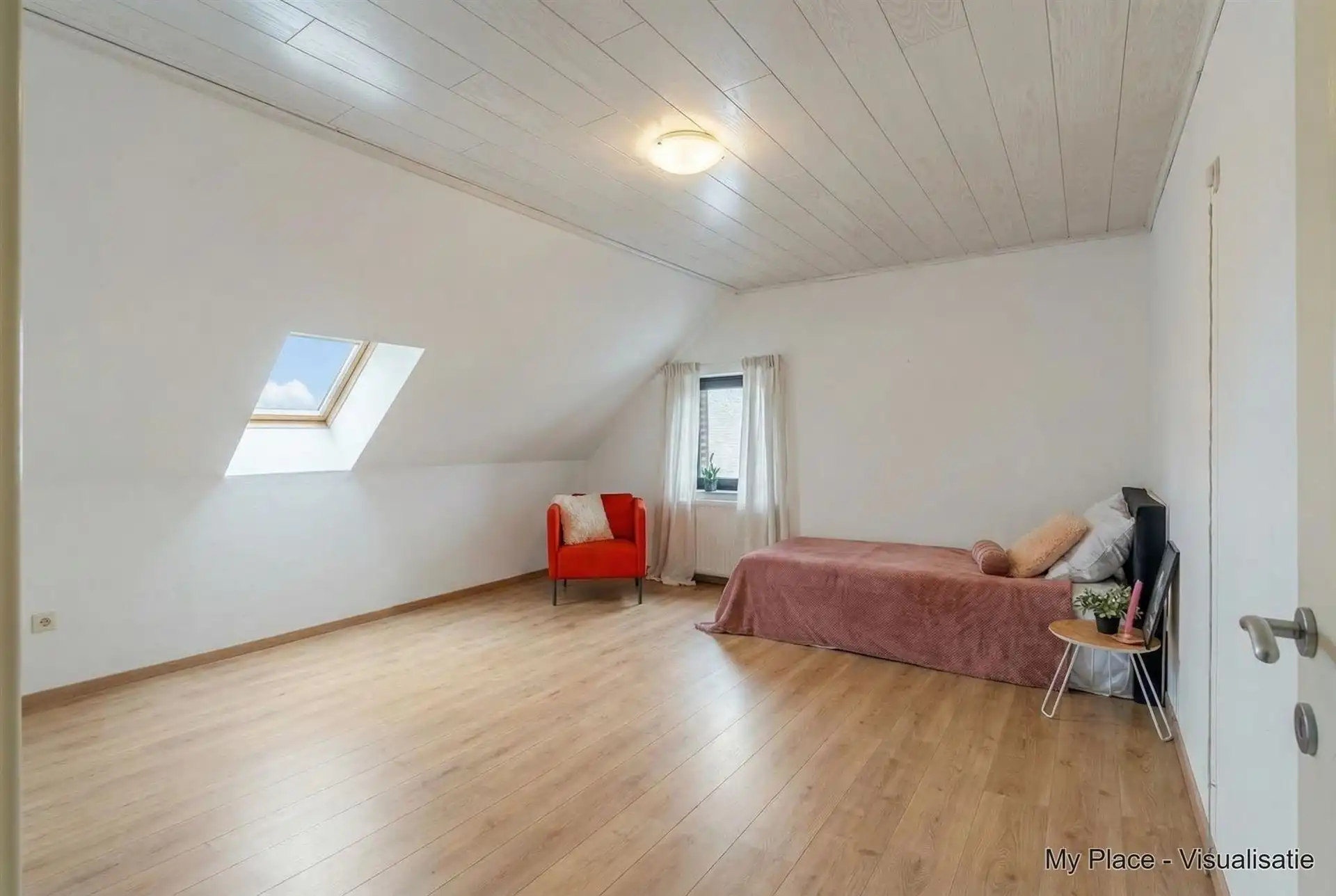 Woning met handelsgedeelte en opslagplaats. foto 32