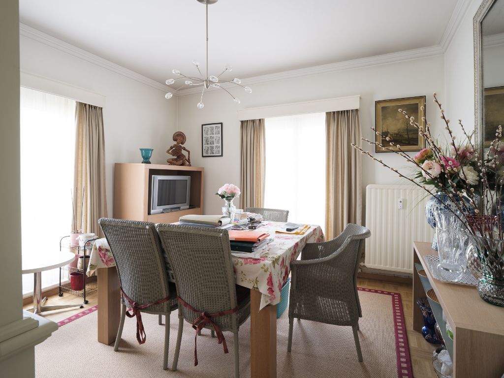 Ruim en stijlvol 4 slpk-appartement (bew.opp. 274 m2) met terras, gelegen op de eerste verdieping van de standingvolle residentie ‘Trianon’ op slechts 10 minuten van 'Centrum Gent'. foto 9
