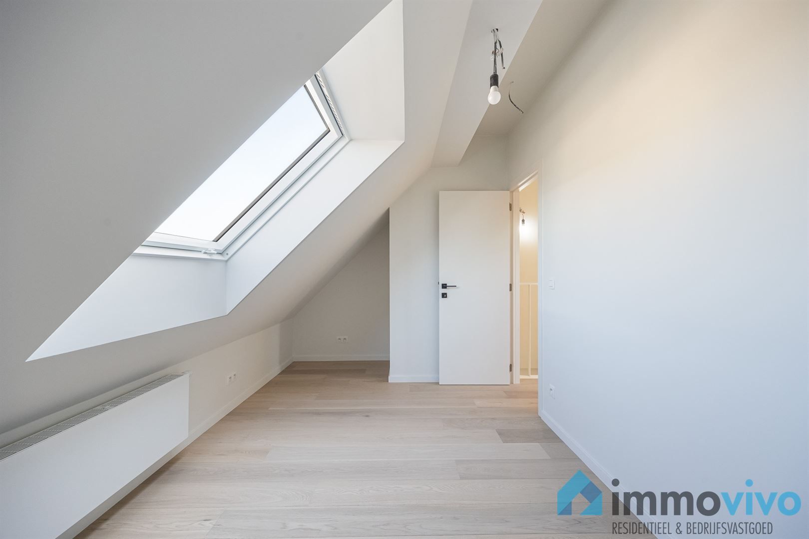 Volledig gerenoveerde woning met vier slaapkamers, twee badkamers en stadstuin foto 15