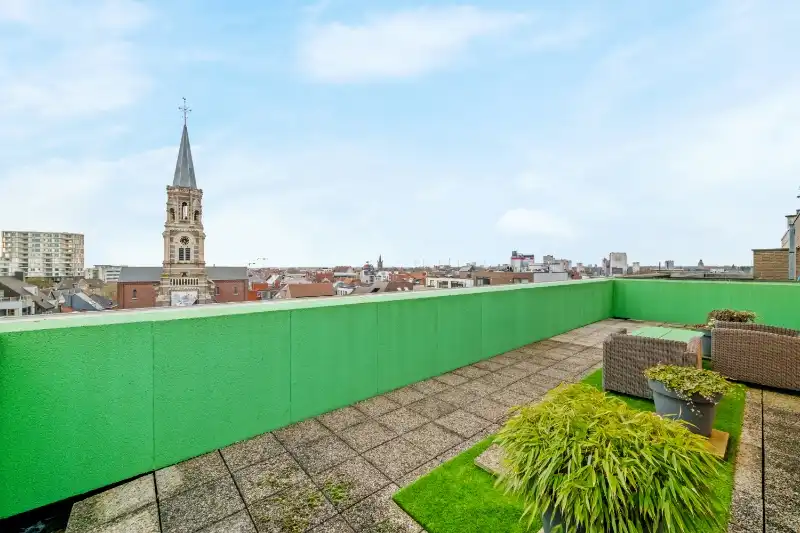 Roeselare-stadskern. PENTHOUSE op 6de verdieping aan het Coninckplein gelegen, met 2 slaapkamers, ochtendterras en avondterras. Een pareltje met unieke ligging ! foto 7