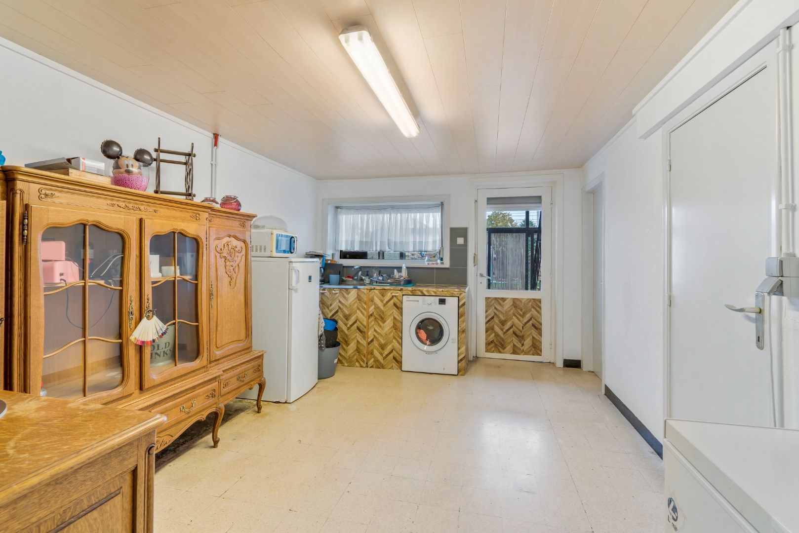 Ruime woning met tuin, terras en garage in Izegem - bouwjaar 1965 - 3 slaapkamers - EPC-waarde 374.00 - energielabel D foto 11