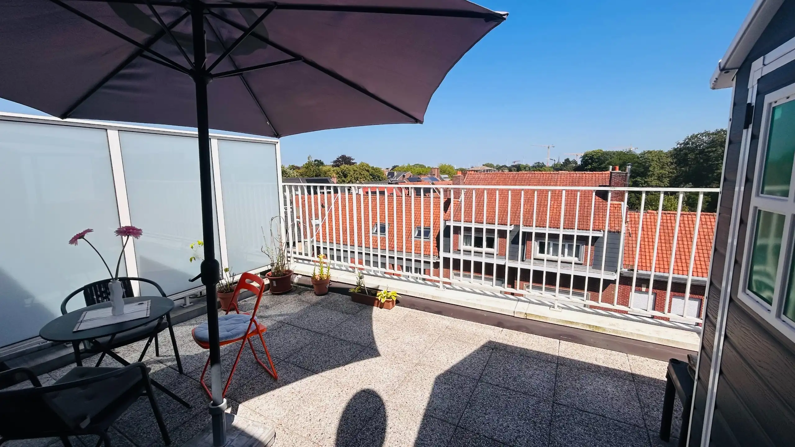 Gemeubeld 1-slaapkamer appartement met groot terras foto 4