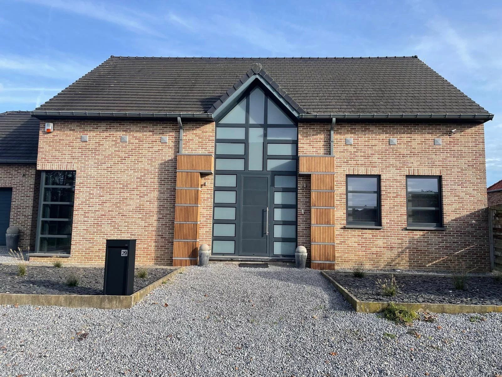 UNIEKE EN ZEER RUIME WONING VAN 311 M² MET 3 SLPK’S EN KANTOOR/KAPSALON IN HASSELT-KORTESSEM foto 4