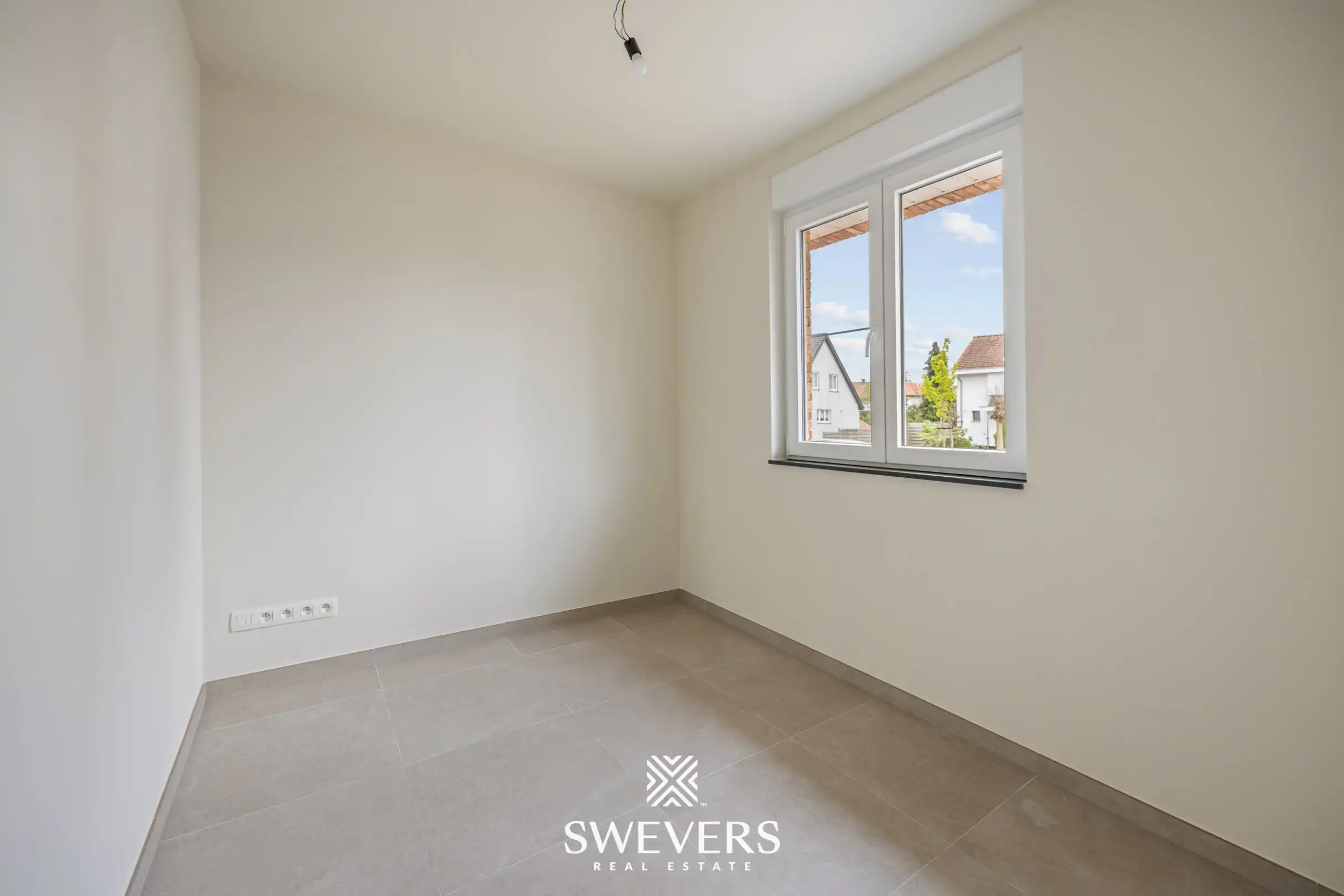 Modern gelijkvloers appartement met privétuin en dubbele parking foto 11