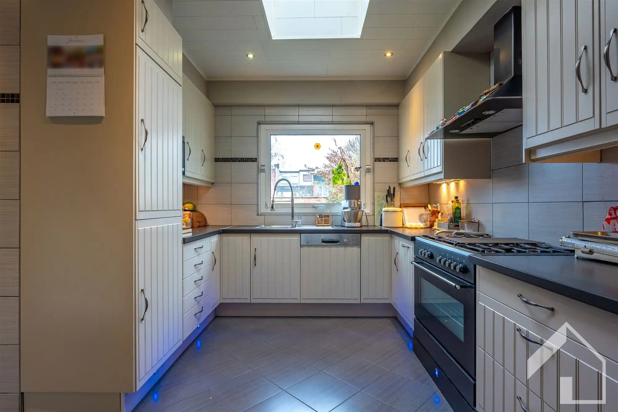 Instapklare gezinswoning met 3 slaapkamers, garage en tuin in rustige enkelrichtingsstraat te Deurne foto 10