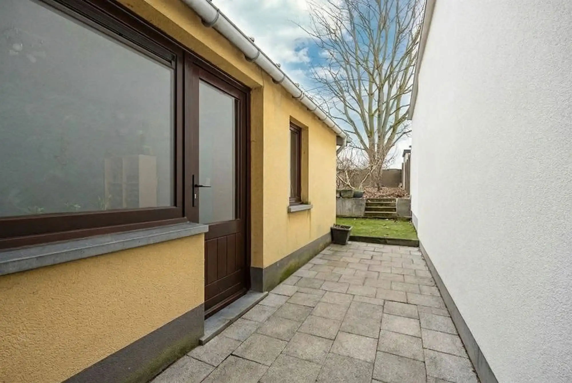 Charmant huis met twee slpks en leuke tuin foto 18