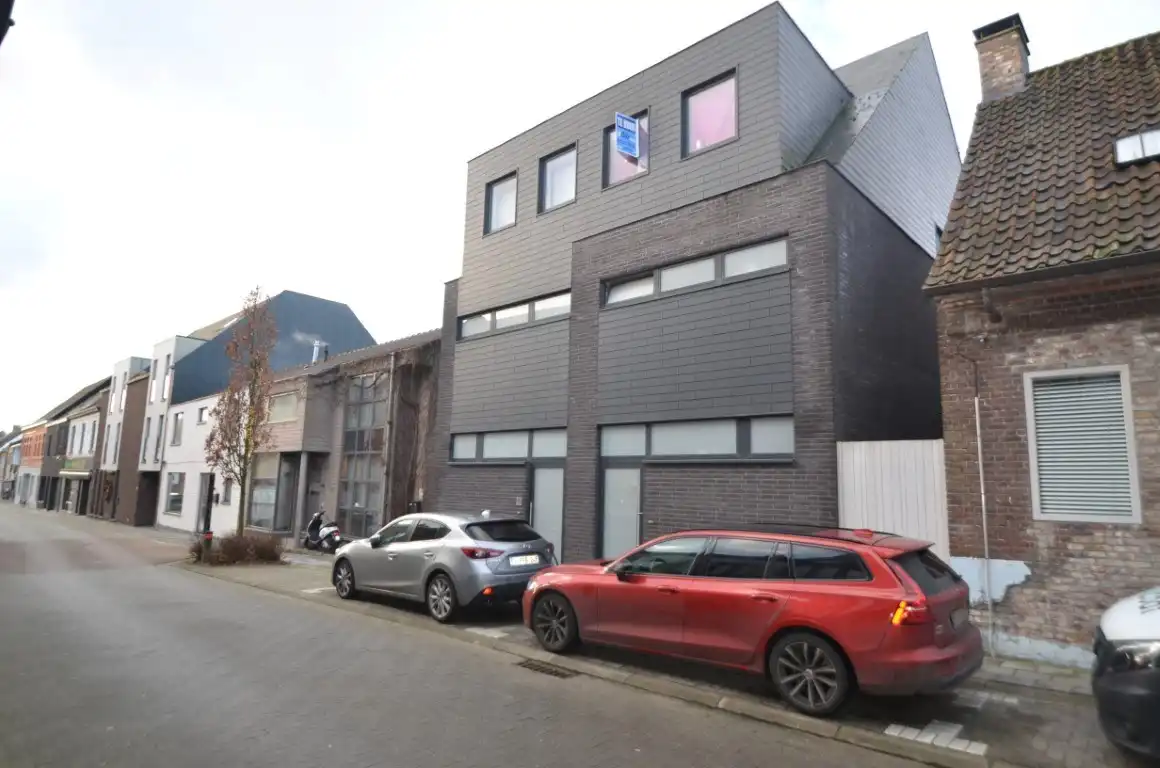Centrumwoning met 3 slpk en garage foto {{pictureIndex}}