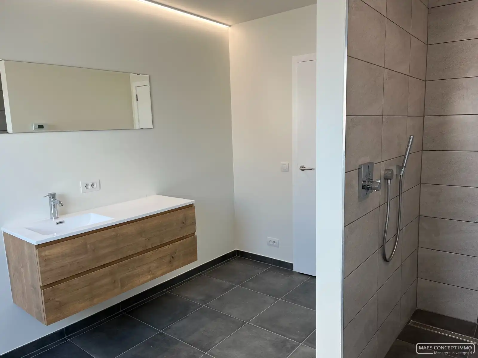 Nieuwbouwwoning met garage en zonnepanelen te huur in Anzegem foto 6