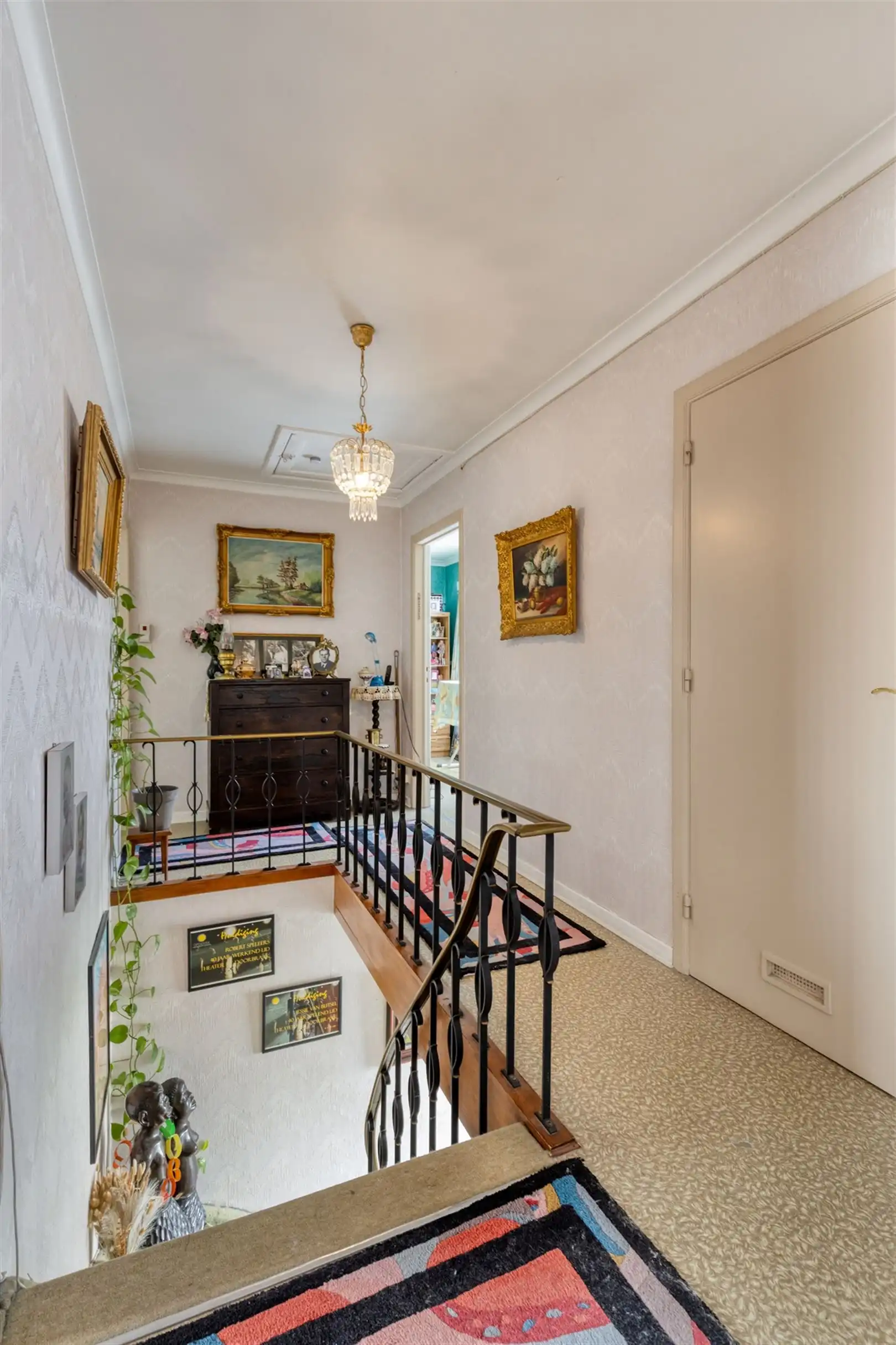 Ruime statige woning in een rustige buurt foto 13