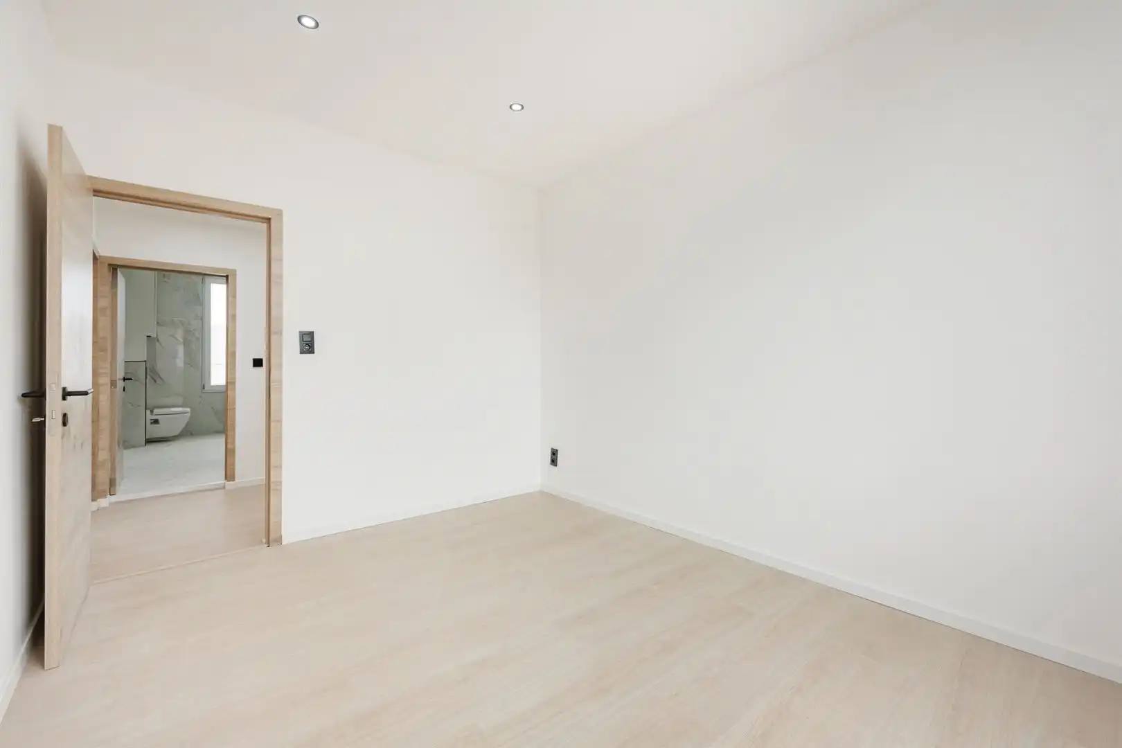 Volledig gerenoveerd & Energiezuinig: Ruime gezinswoning met 3 slaapkamers foto 14