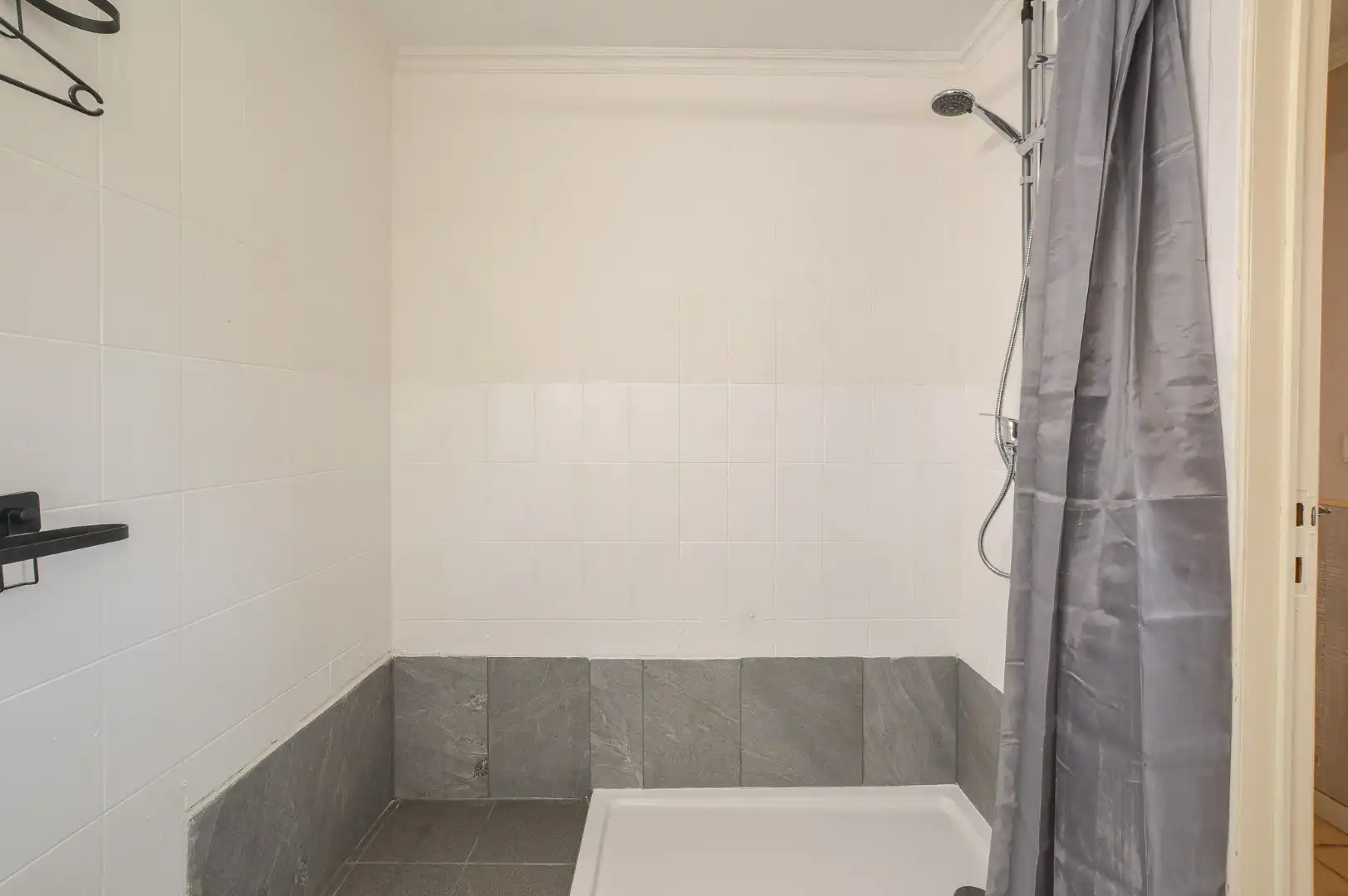 Interessante opbrengsteigendom met 5 volledig verhuurde appartementen in het centrum van Oudenburg foto 9