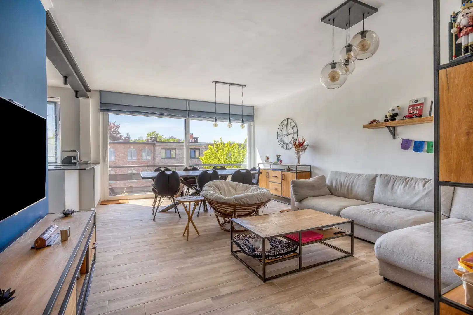 Hedendaags 2 slpk appartement met garage foto 2