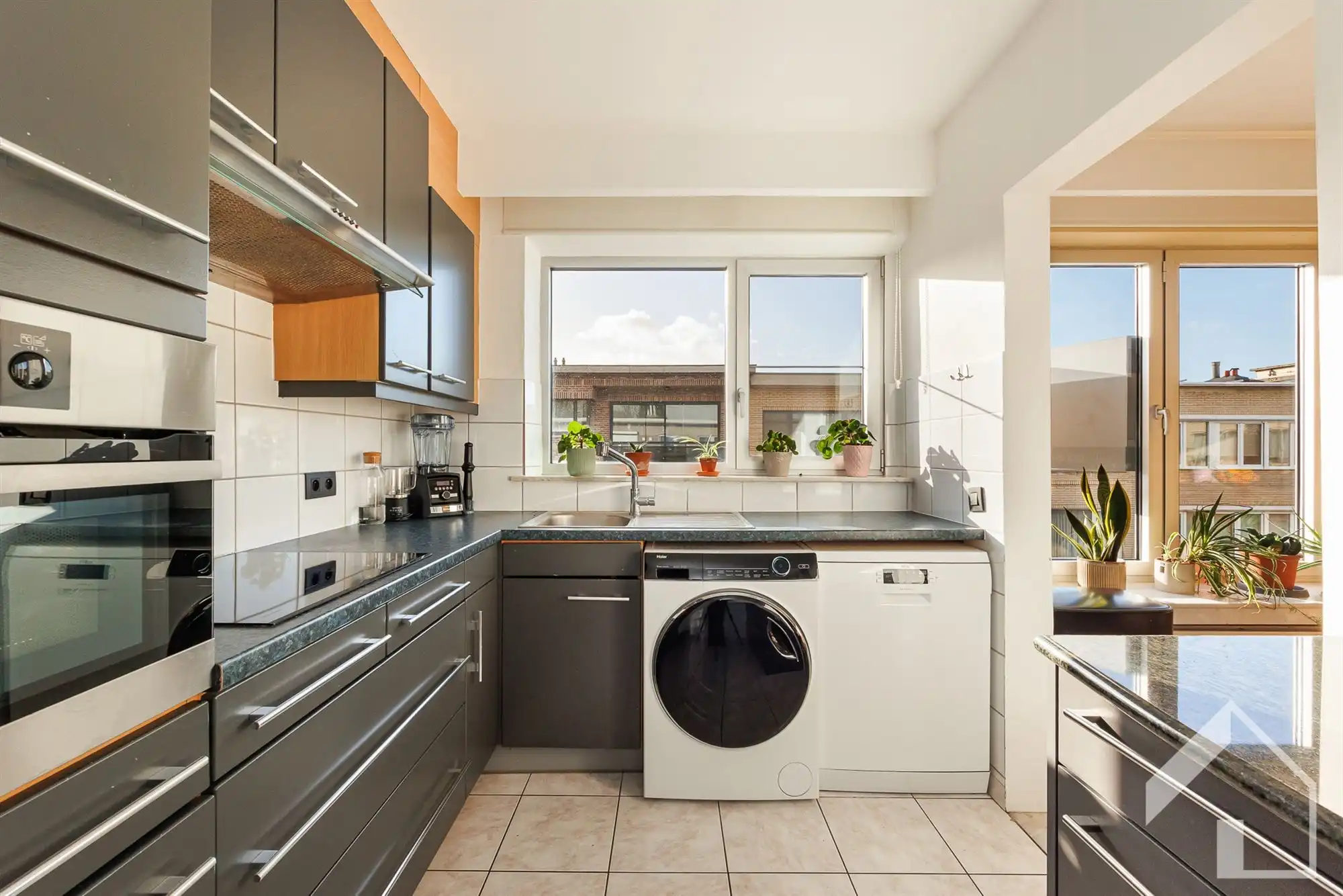 Instapklaar appartement met garagebox! foto 8