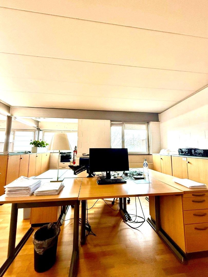 Handelsgelijkvloers met depot en weldra 2 lofts of 4 appartementen. foto 23