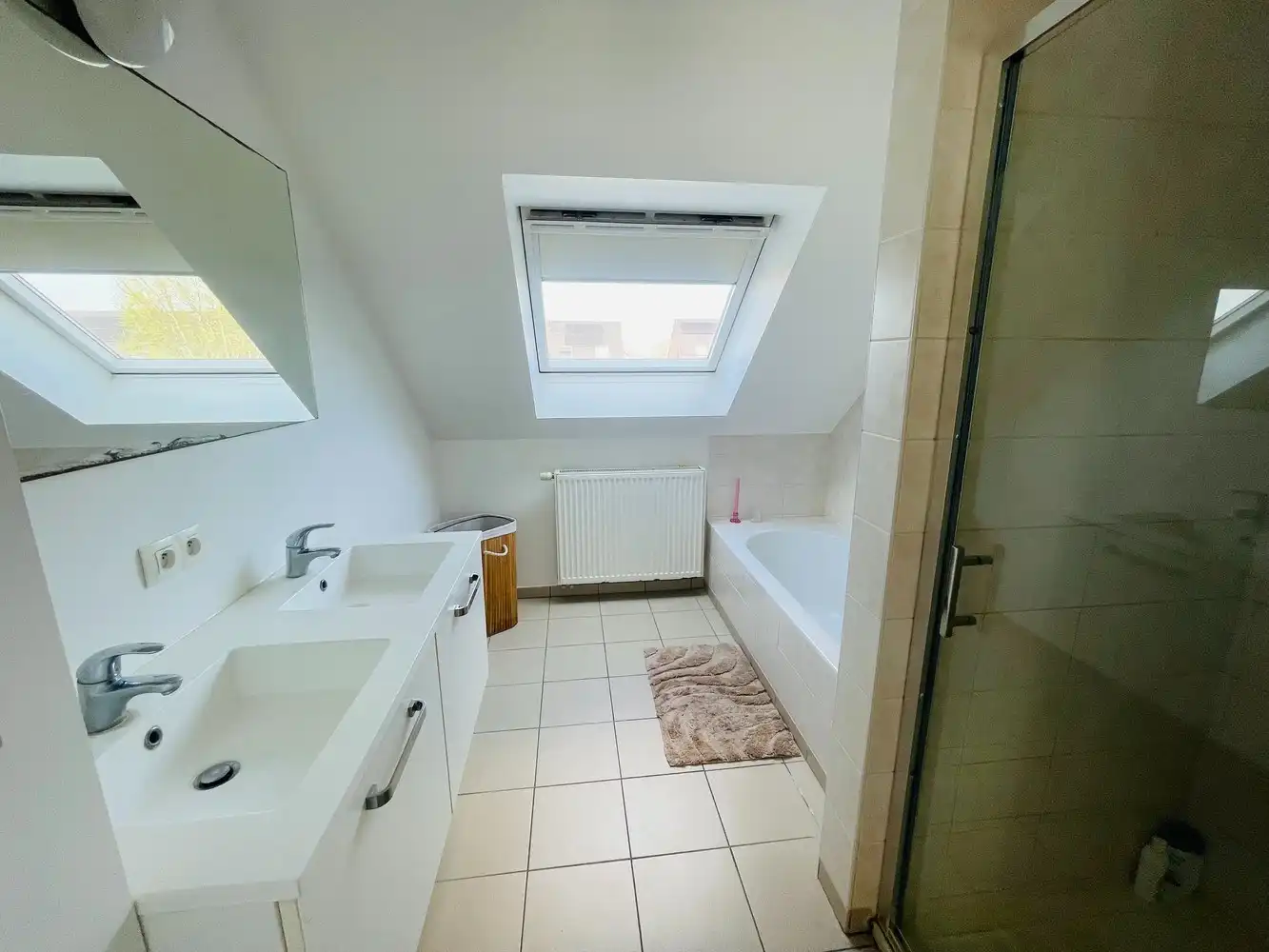 Waardamme , rustige residentiële ligging , RECENT gebouwde LICHTRIJKE ENERGIEZUINIGE woning met 4 SLAAPKAMERS, omheinde TUIN, OPRIT EN GARAGE. foto 12