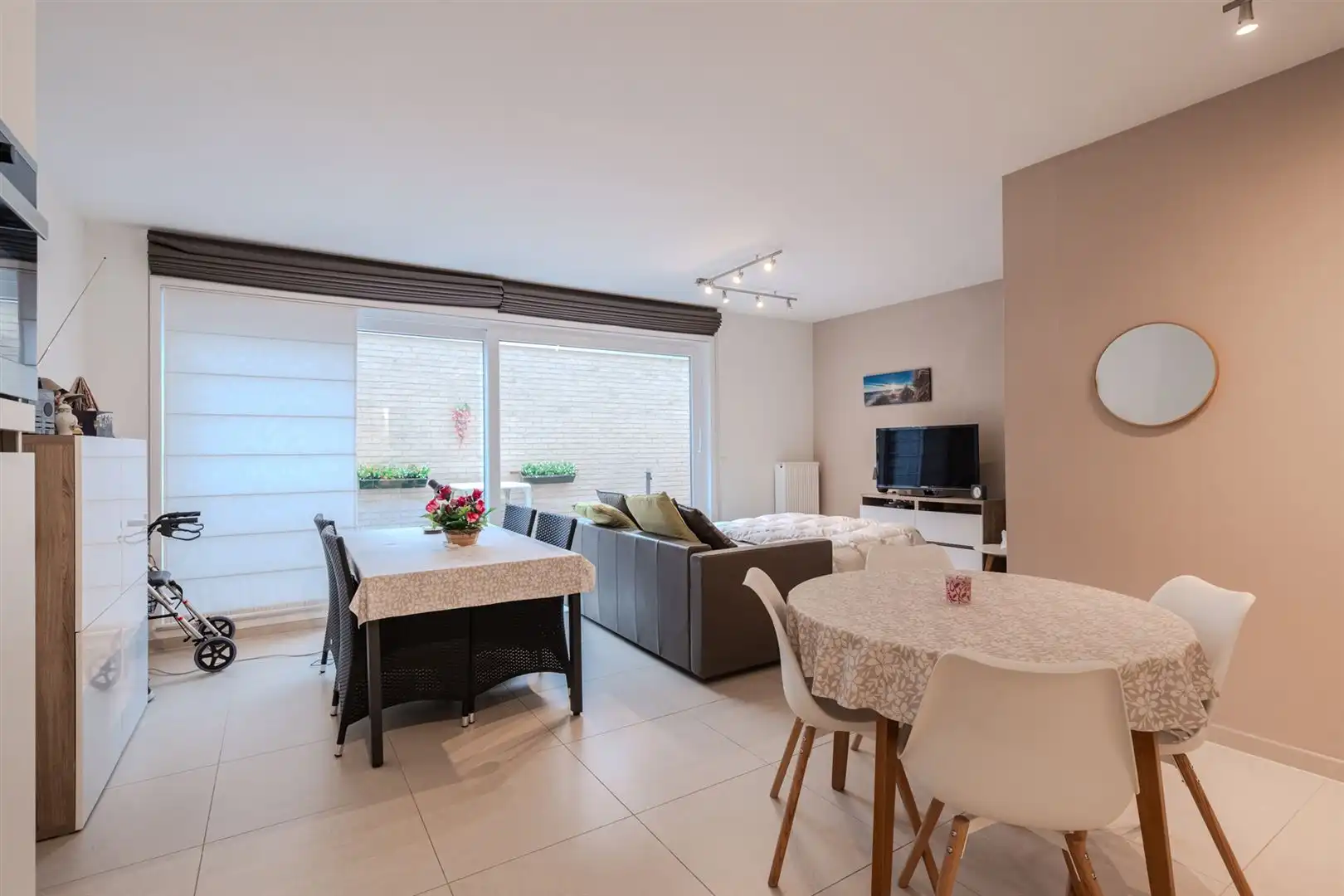 1 slaapkamer appartement in recent gebouw foto {{pictureIndex}}