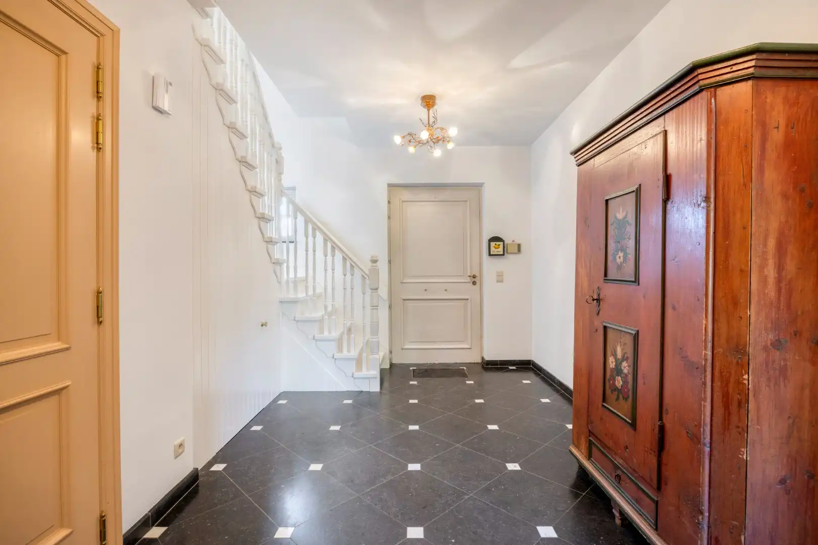 Villa met bureau,  5 slaapkamers, 2 badkamers en ruime tuin in Bierbeek! - EPC 172 kWh/m² - bewoonbare opp. 242 m² foto 3