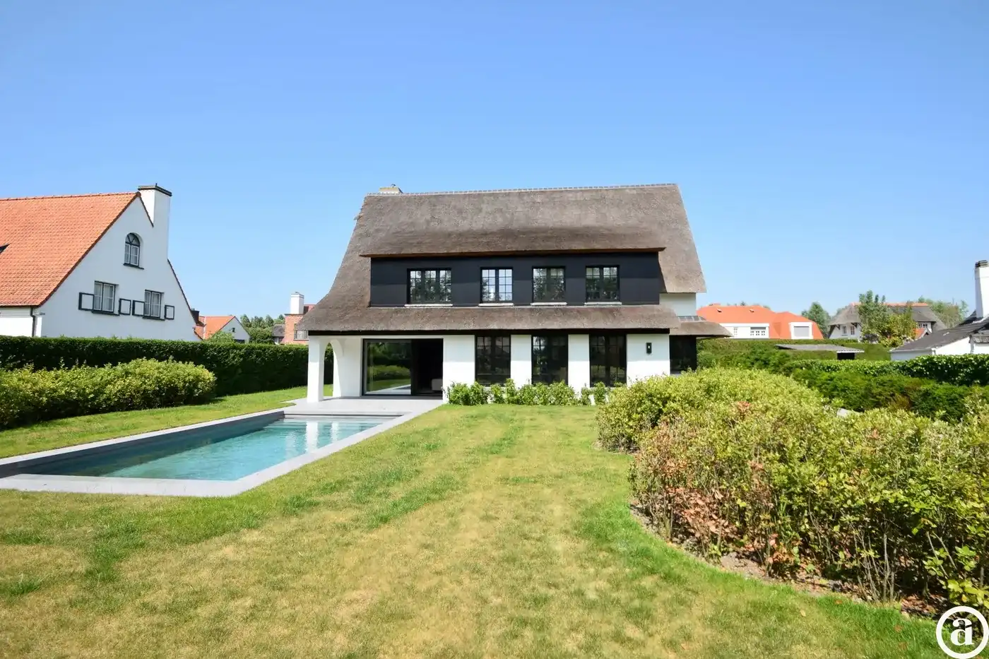 Luxueuze zongerichte villa op een toplocatie te Zoute       foto {{pictureIndex}}