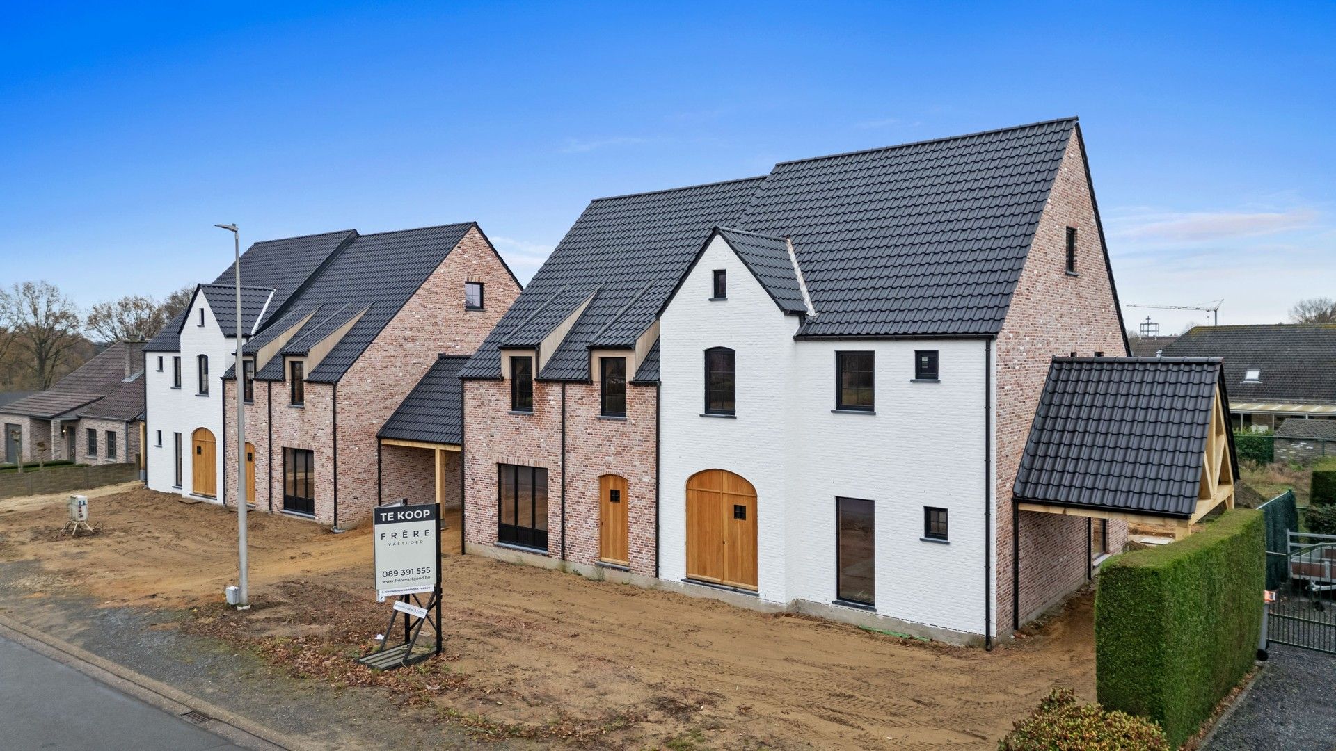 Ruime casco-nieuwbouwwoning met 3 slpk'ers op een perceel van 4a 23ca foto 2