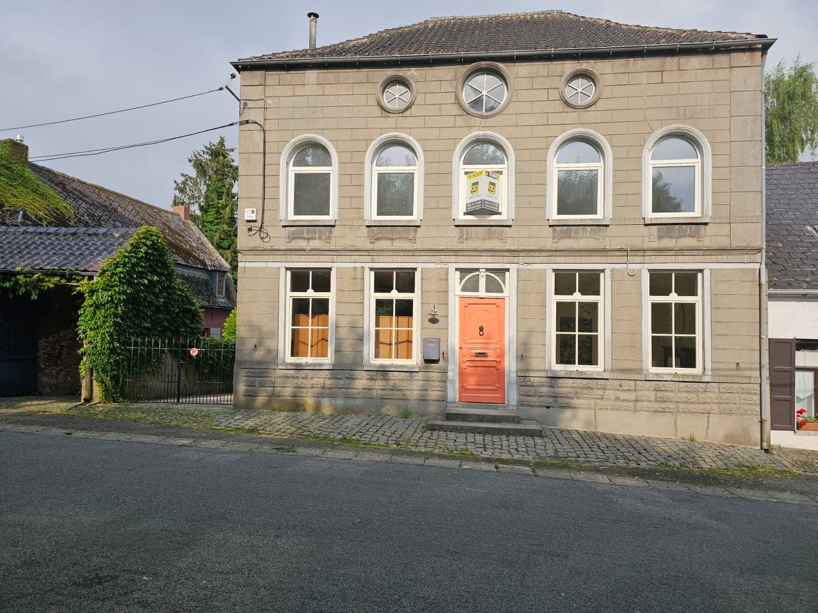 Hoofdfoto van de publicatie: Authentieke woning met binnentuin en bijgebouw 