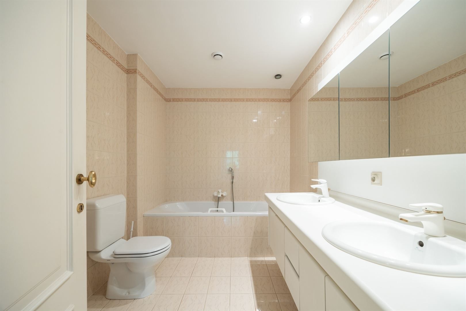 Exclusief gelijkvloersappartement met terrassen in villapark De List foto 13