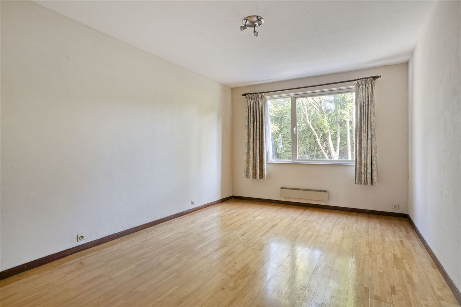 Super gelegen gelijkvloers appartement met voortuintje en garage foto 12