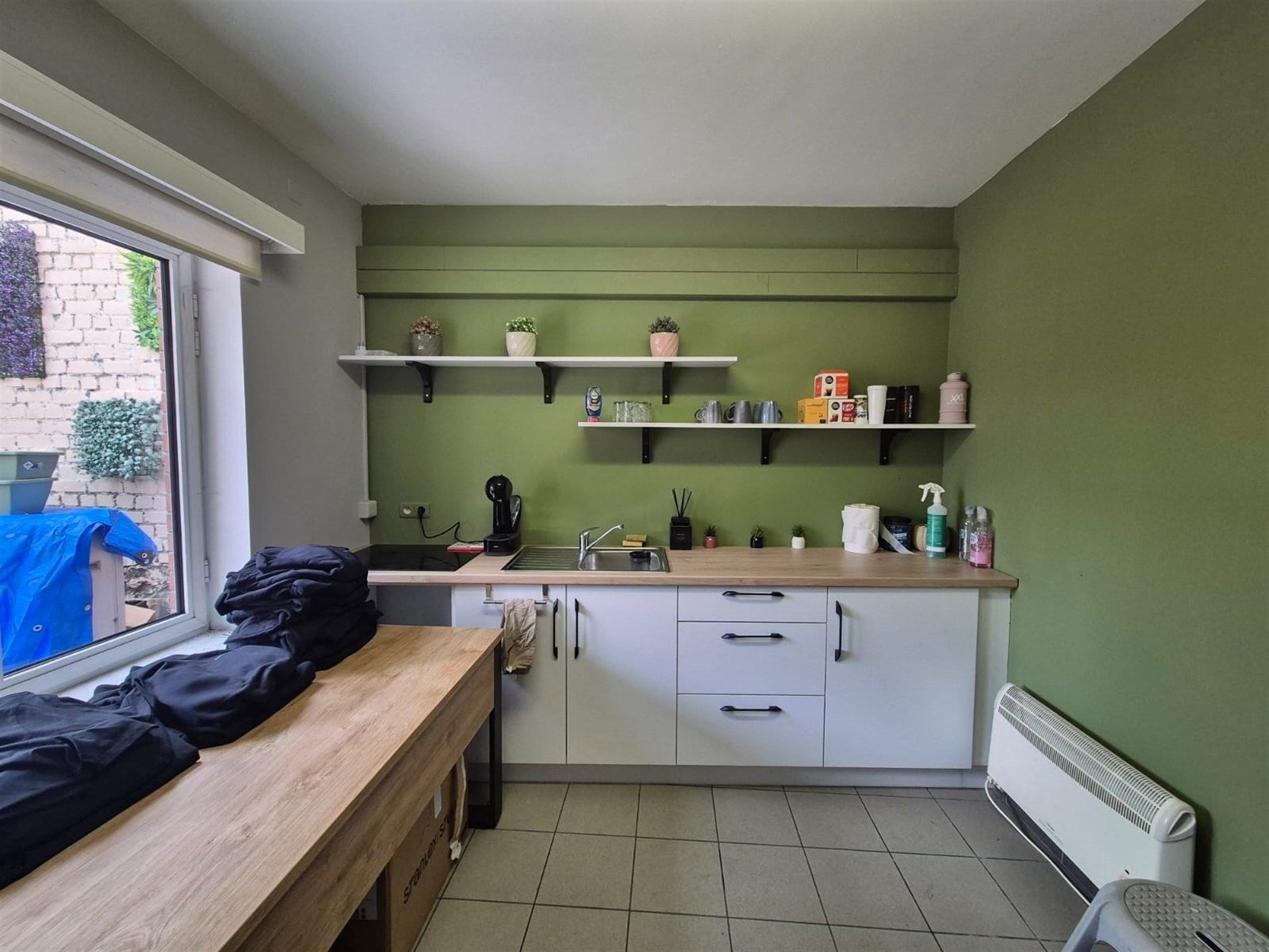 Zeer gunstig gelegen handelspand met mooie etalage. foto 11