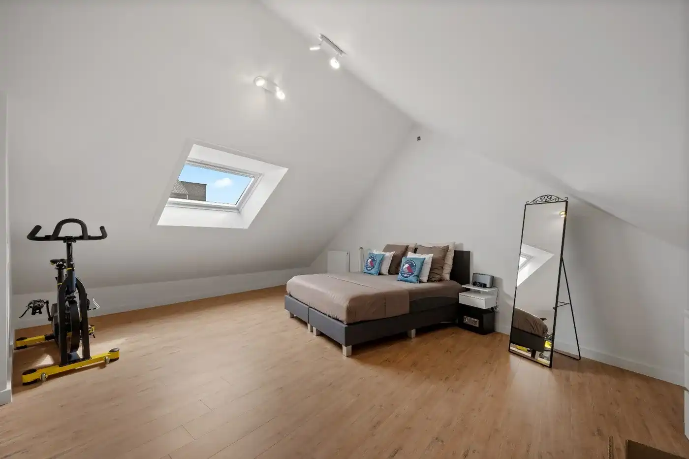 Uiterst mooie rijwoning met 3 grote slpks en garage te Tienen foto 24