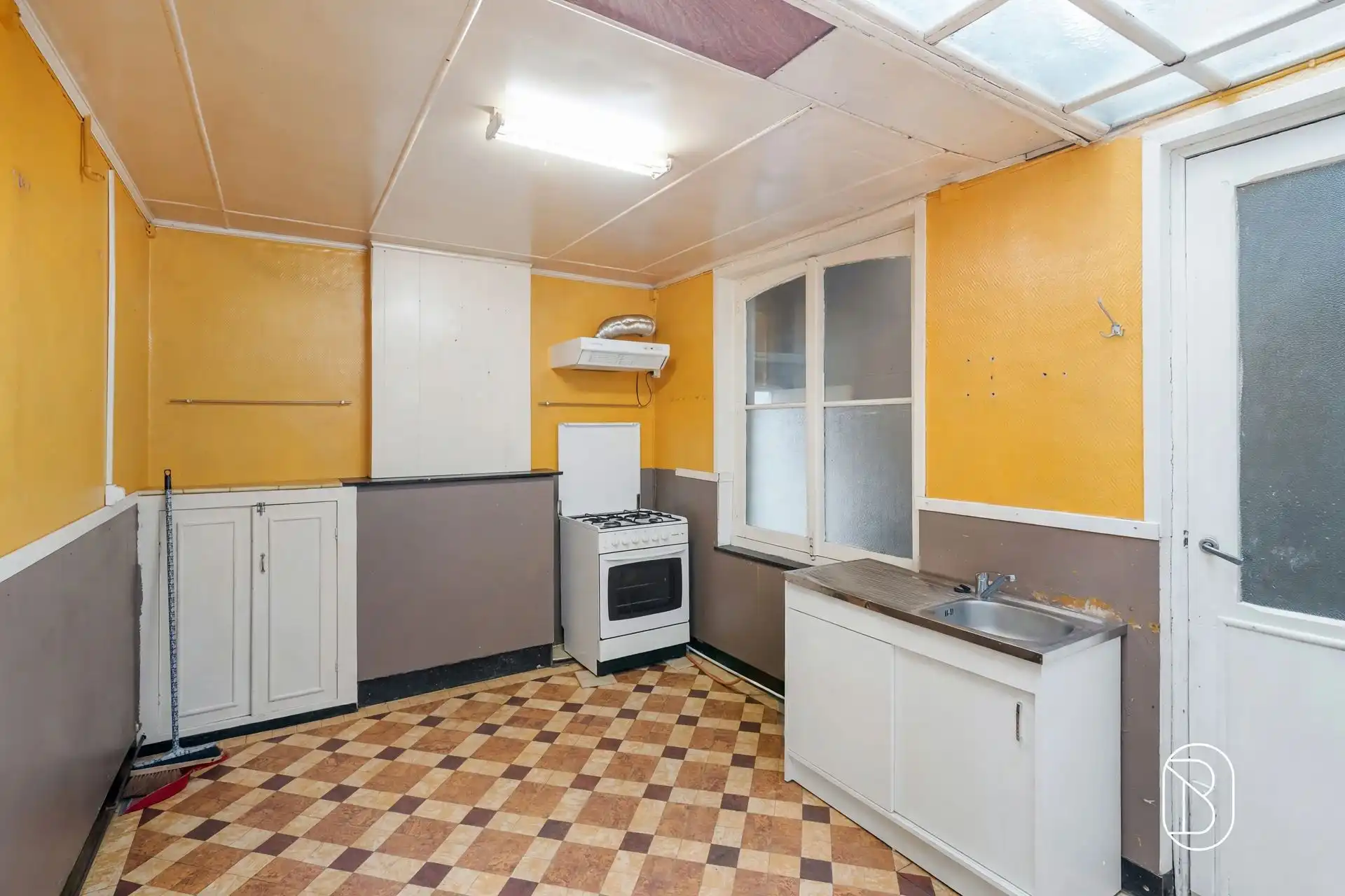 Te renoveren woning in centrum Lessines. foto 6