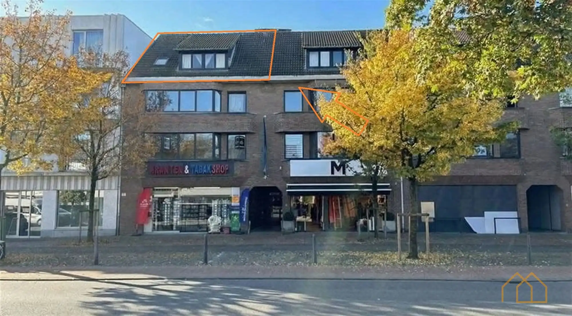 Dakappartement met 2 slaapkamers en parkeerplaats foto {{pictureIndex}}