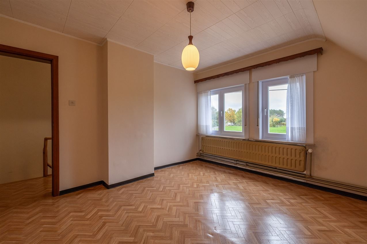 Temidden van agrarisch gebied, grenzend aan bos foto 24