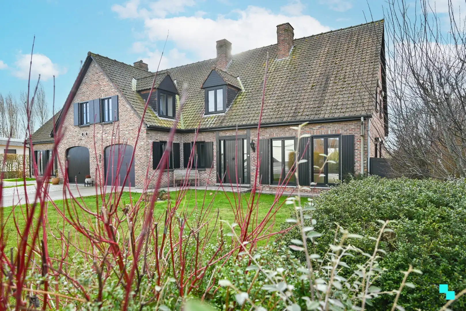 Recent gerenoveerde halfopen bebouwing foto {{pictureIndex}}