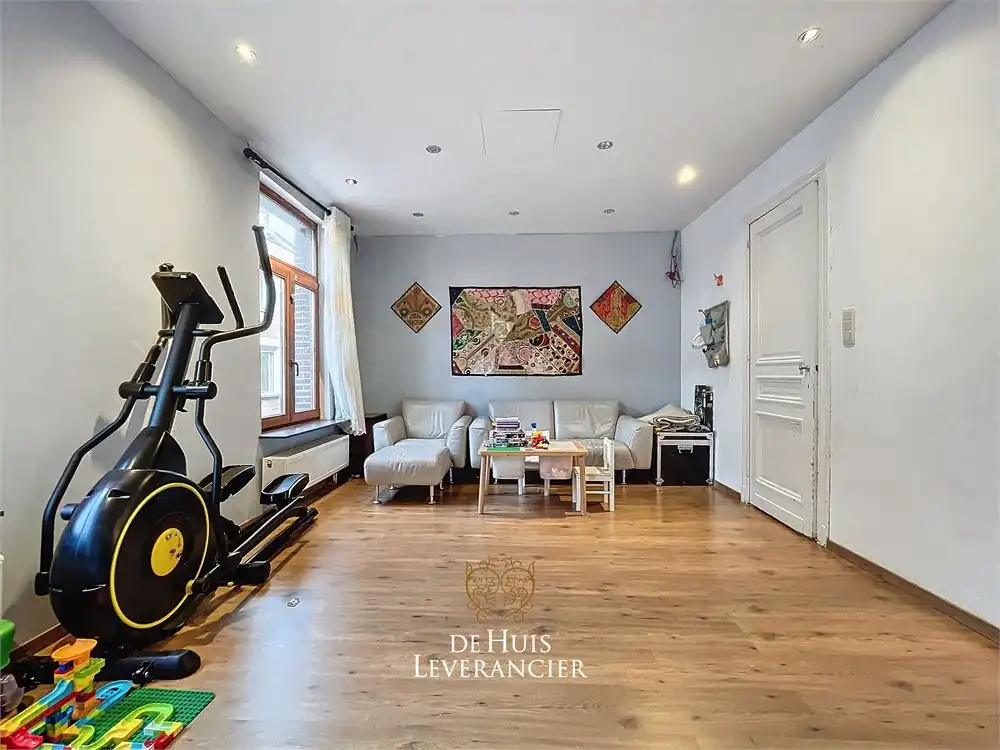 RUIME woning te koop (8 slpks, 2 badk) die ook perfect als tweewoonst kan dienen foto 11