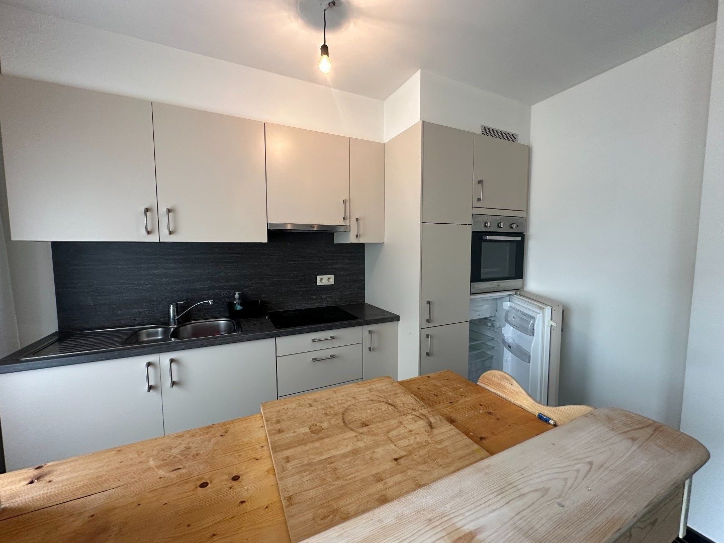 Instap klaar appartement op het gelijkvloers rechts met gezellige koer.  foto 4