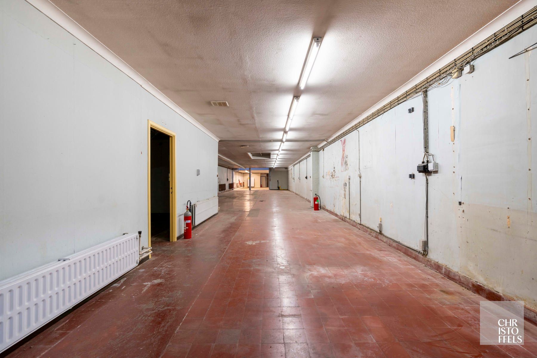 Gebouw voor gemengd gebruik van 572m² - Winkel/kantoor - Werkplaats/magazijn - Bovenwoning foto 5