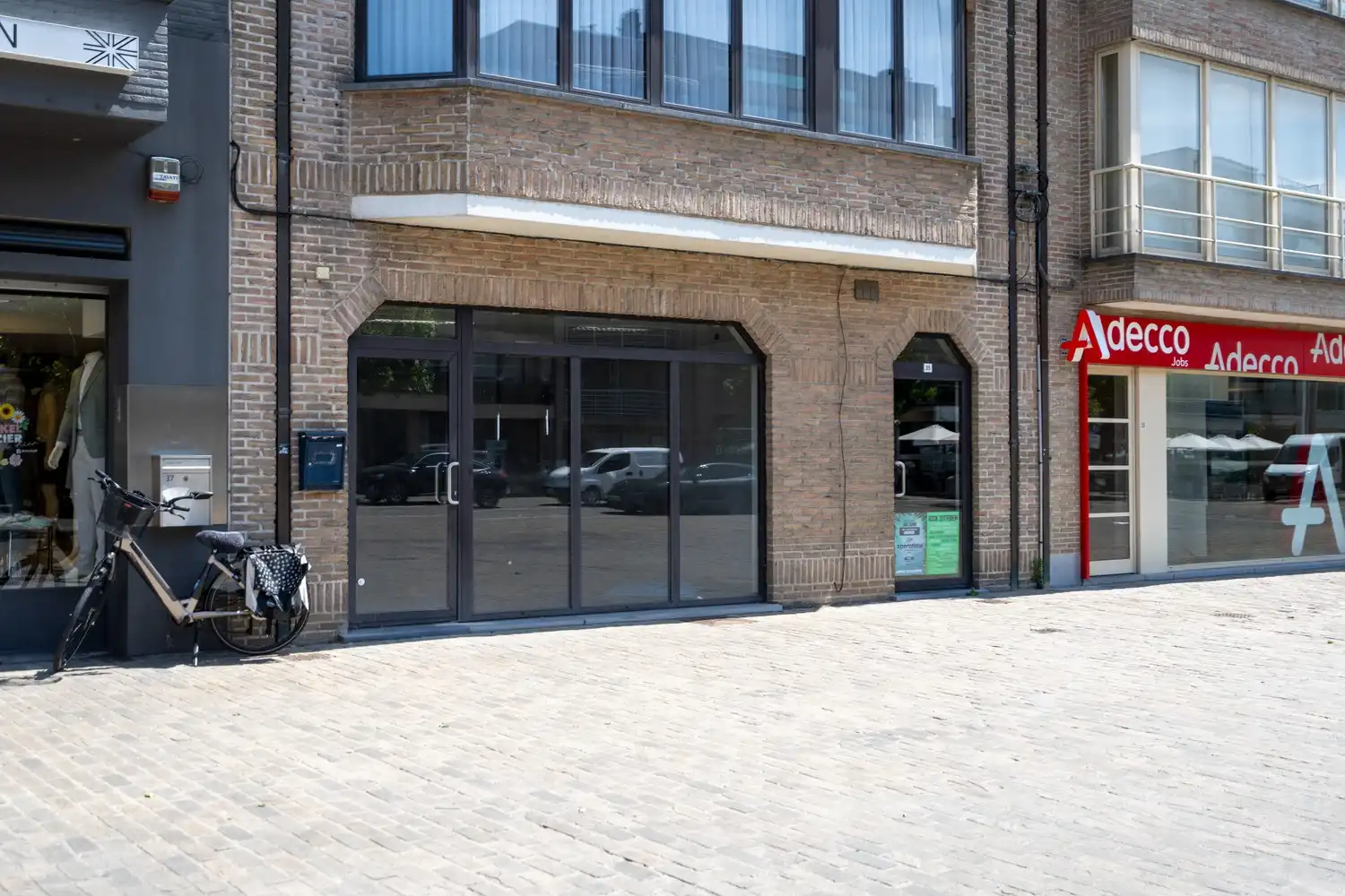 HANDELSRUIMTE MET 7 PRIVÉPARKINGS foto 3