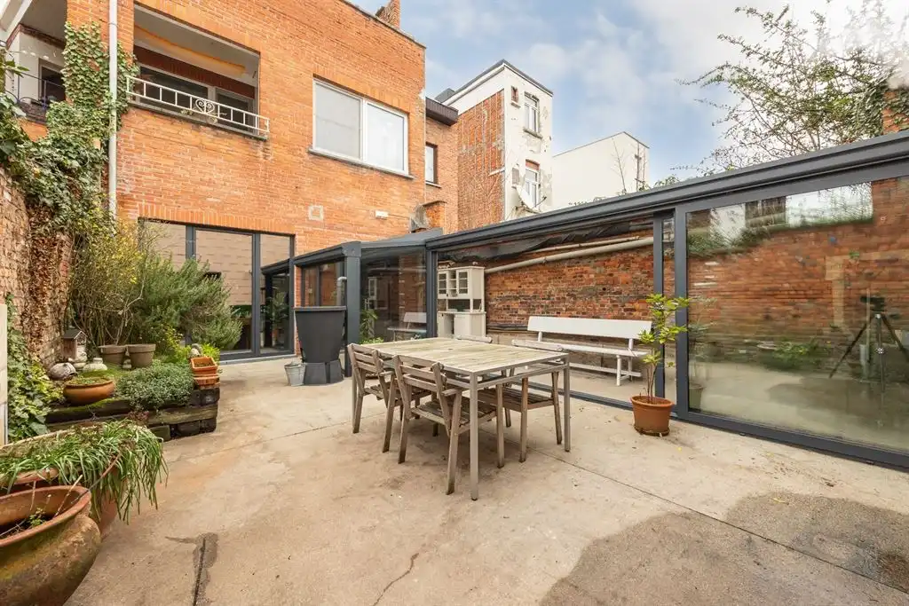 Ruim gelijkvloers kantoor met multifunctionele achterbouw foto 5